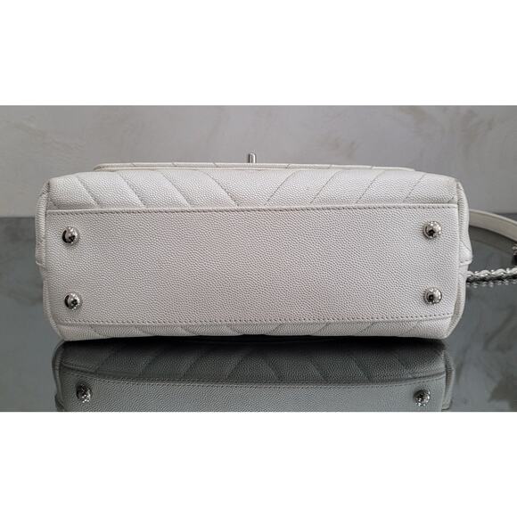 Chanel Small 24cm Coco Handle in Chevron Quilted Pearly White Caviar Bag - Picture 5 of 11